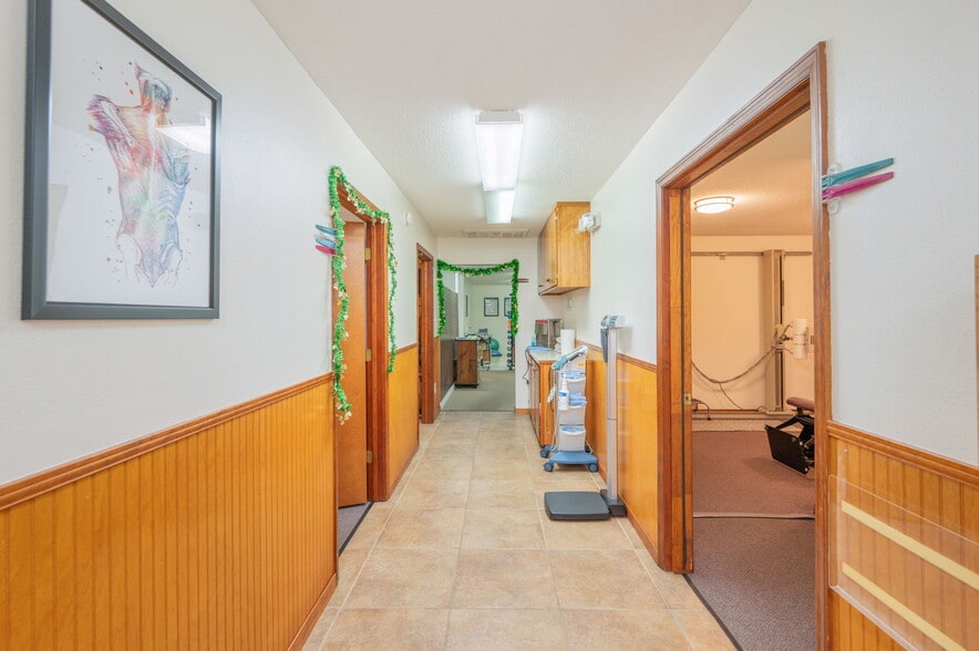 1078 S Ferdon Blvd, Crestview, FL for sale - Interior Photo - Image 3 of 51