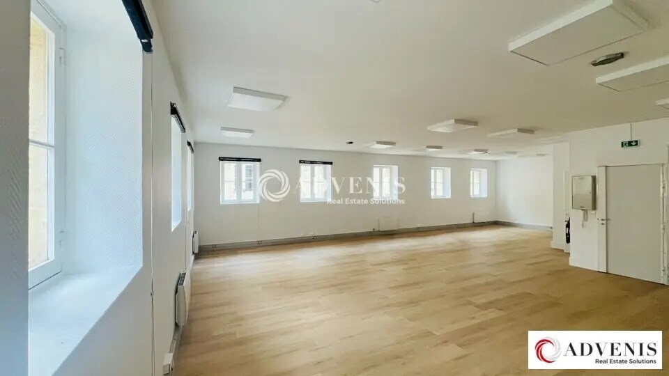 Office in Bordeaux for lease Interior Photo- Image 1 of 8