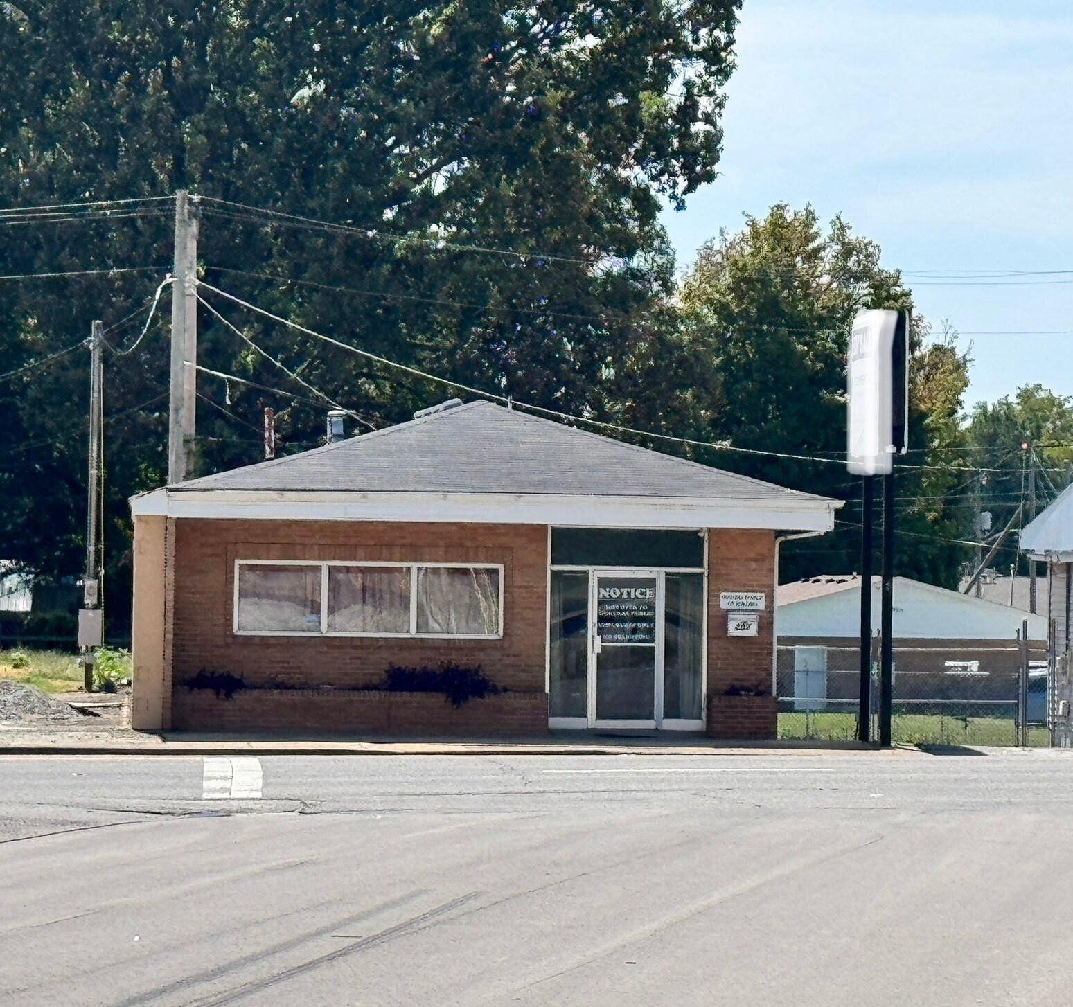207 E Gaines St, Lawrenceburg, TN à vendre Photo du bâtiment- Image 1 de 11