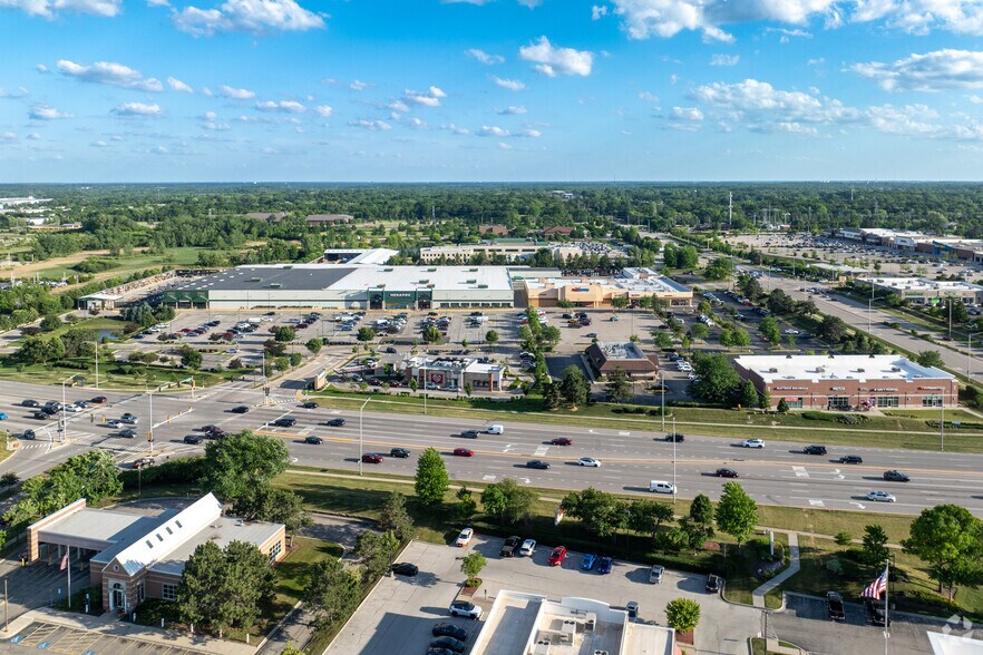 6409 Grand Ave, Gurnee, IL à louer - Aérien - Image 2 de 9