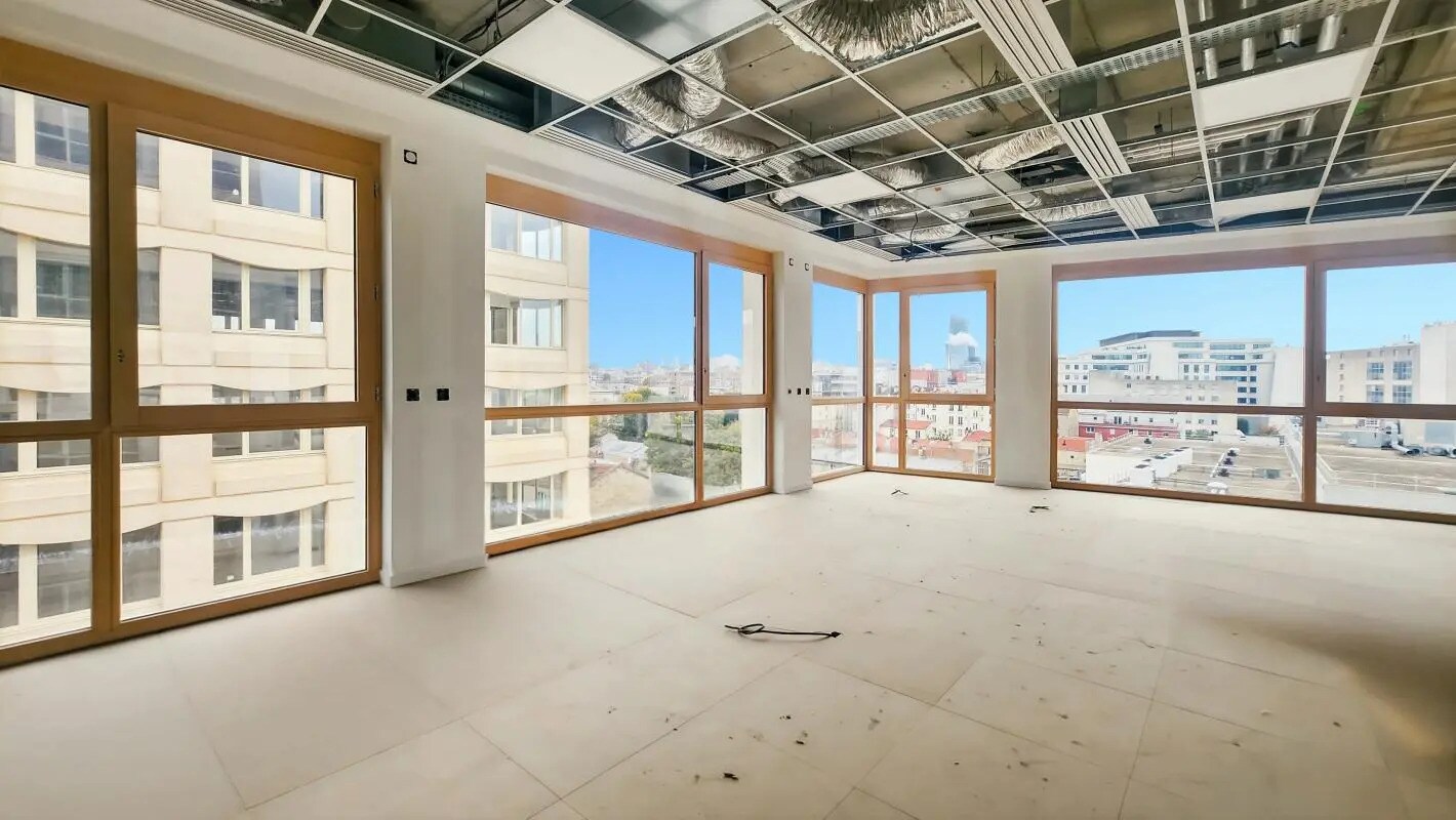 Office in Ivry-sur-Seine for lease Building Photo- Image 1 of 10