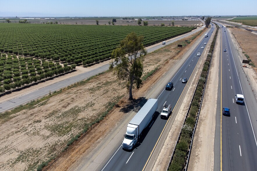 Road 112, Tulare, CA à vendre - Photo du bâtiment - Image 2 de 7