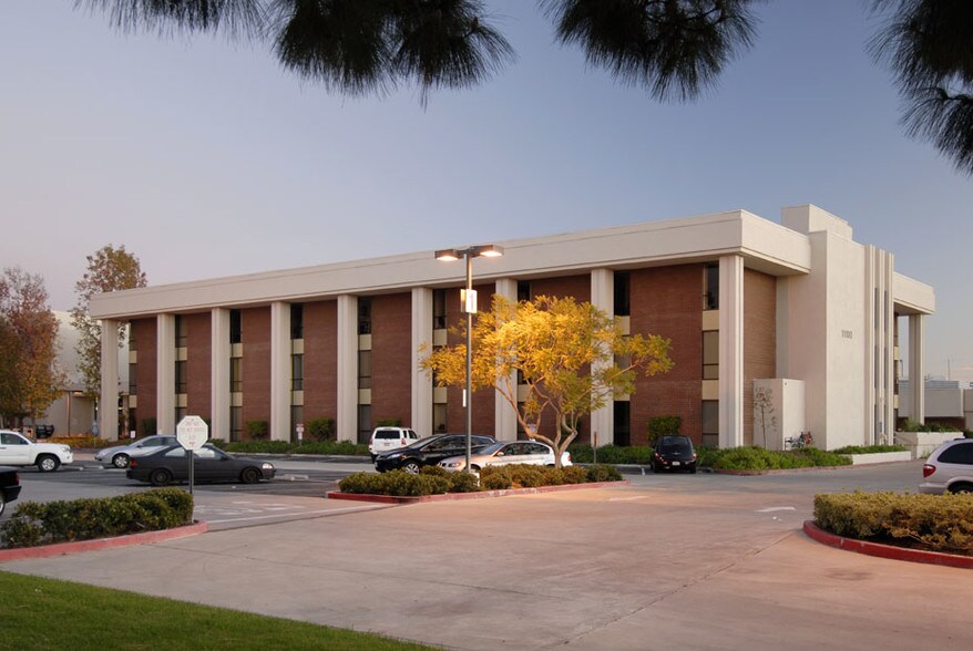 11100 Warner Ave, Fountain Valley, CA for lease - Building Photo - Image 2 of 7