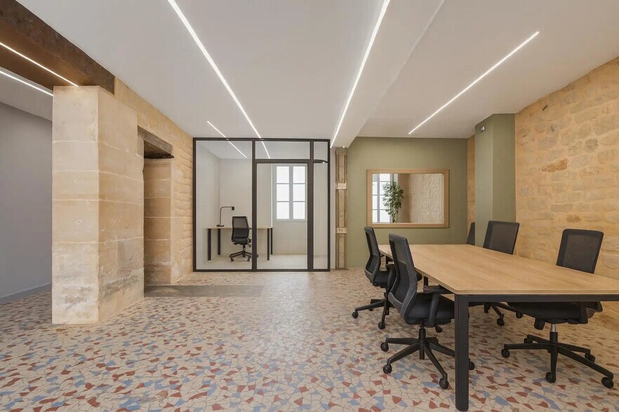 Office in Paris for sale - Interior Photo - Image 1 of 5
