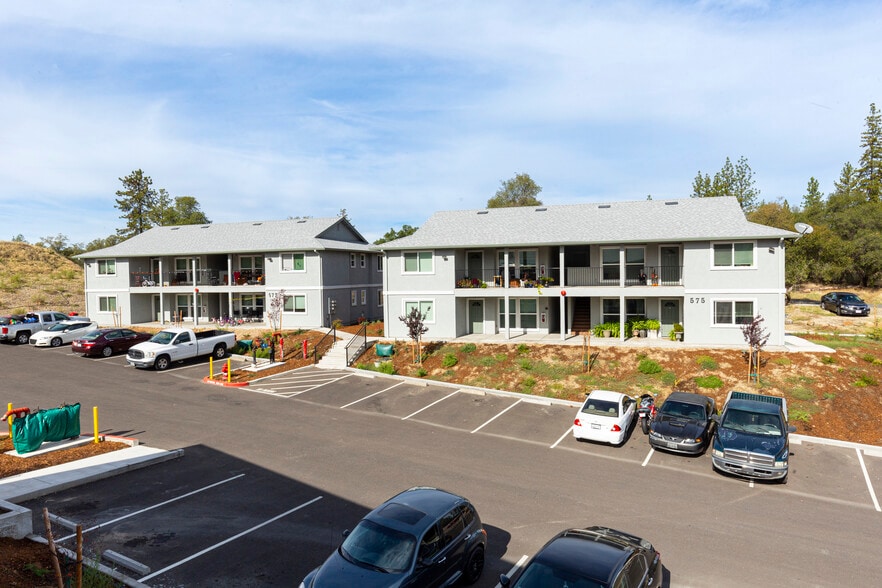 575-579 Racquet Way, Diamond Springs, CA for sale - Building Photo - Image 1 of 19