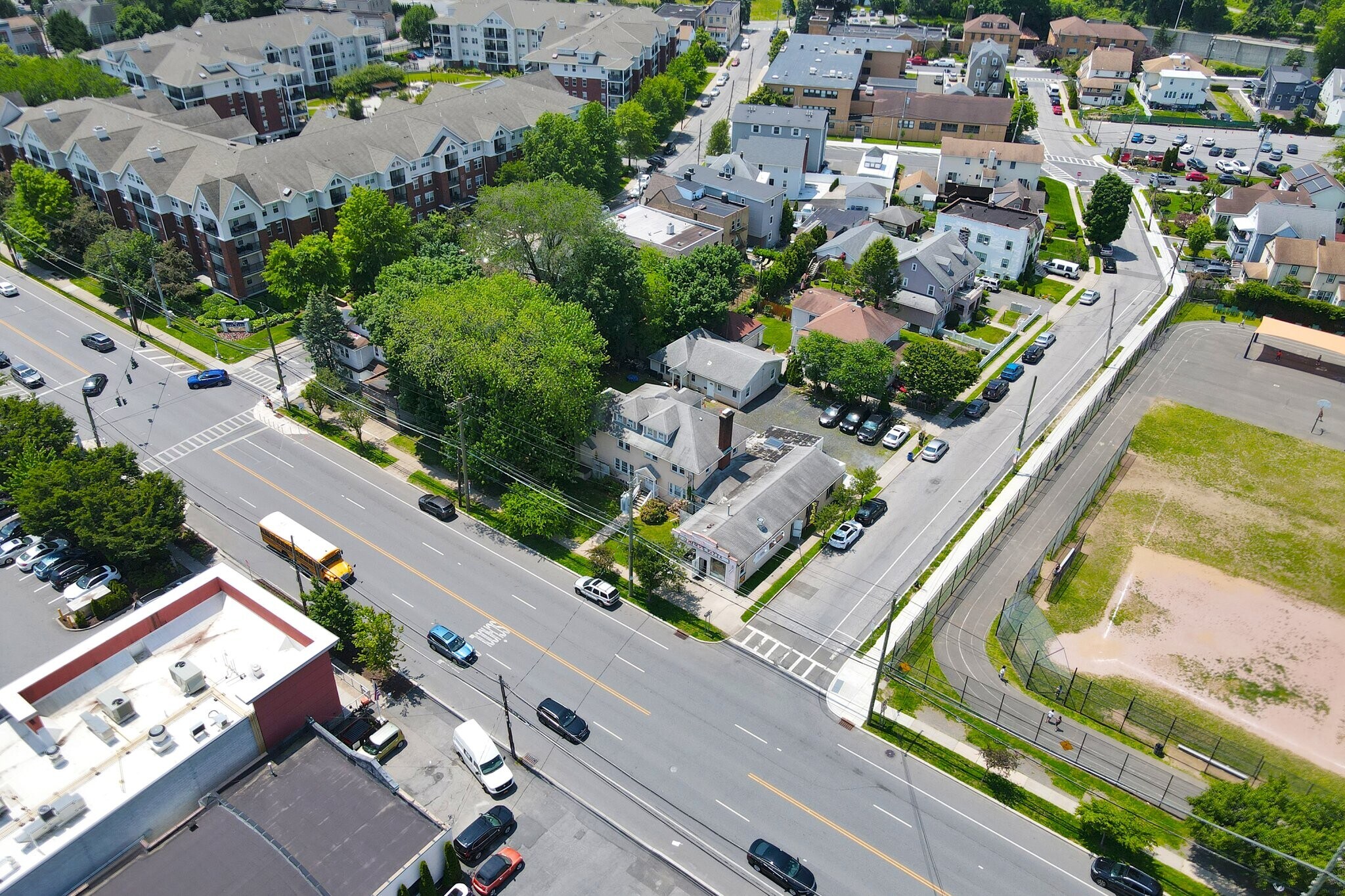 818-822 Mamaroneck Avenue portefeuille de 2 propriétés à vendre sur LoopNet.ca Photo du bâtiment- Image 1 de 40