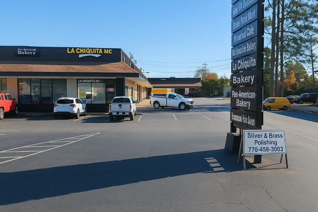 Plus de détails pour 3683-3663 Clairmont Rd, Atlanta, GA - Commerce de détail à louer