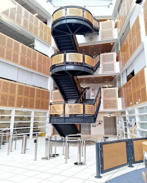 2 Rivergate, Bristol for lease - Interior Photo - Image 3 of 9