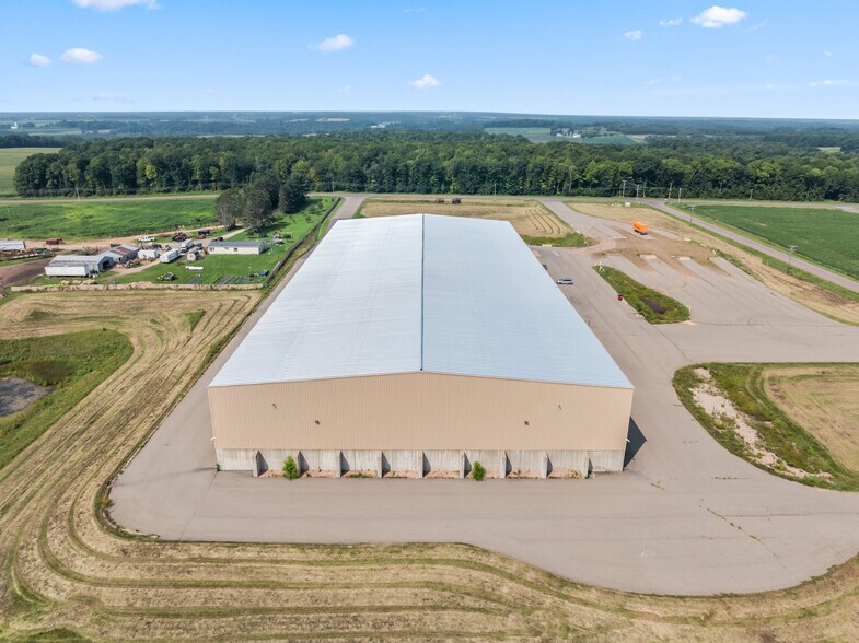 617 8th Ave, Clayton, WI à vendre - Photo du bâtiment - Image 2 de 13