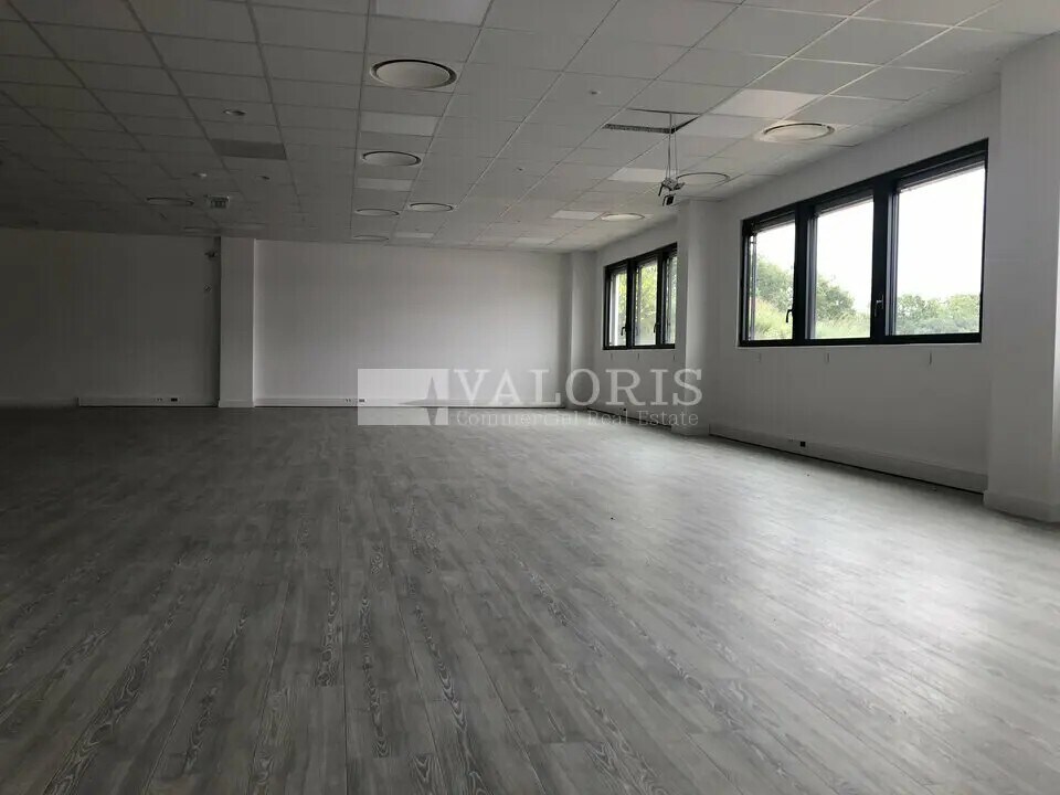 Office in Dardilly for lease Building Photo- Image 1 of 2