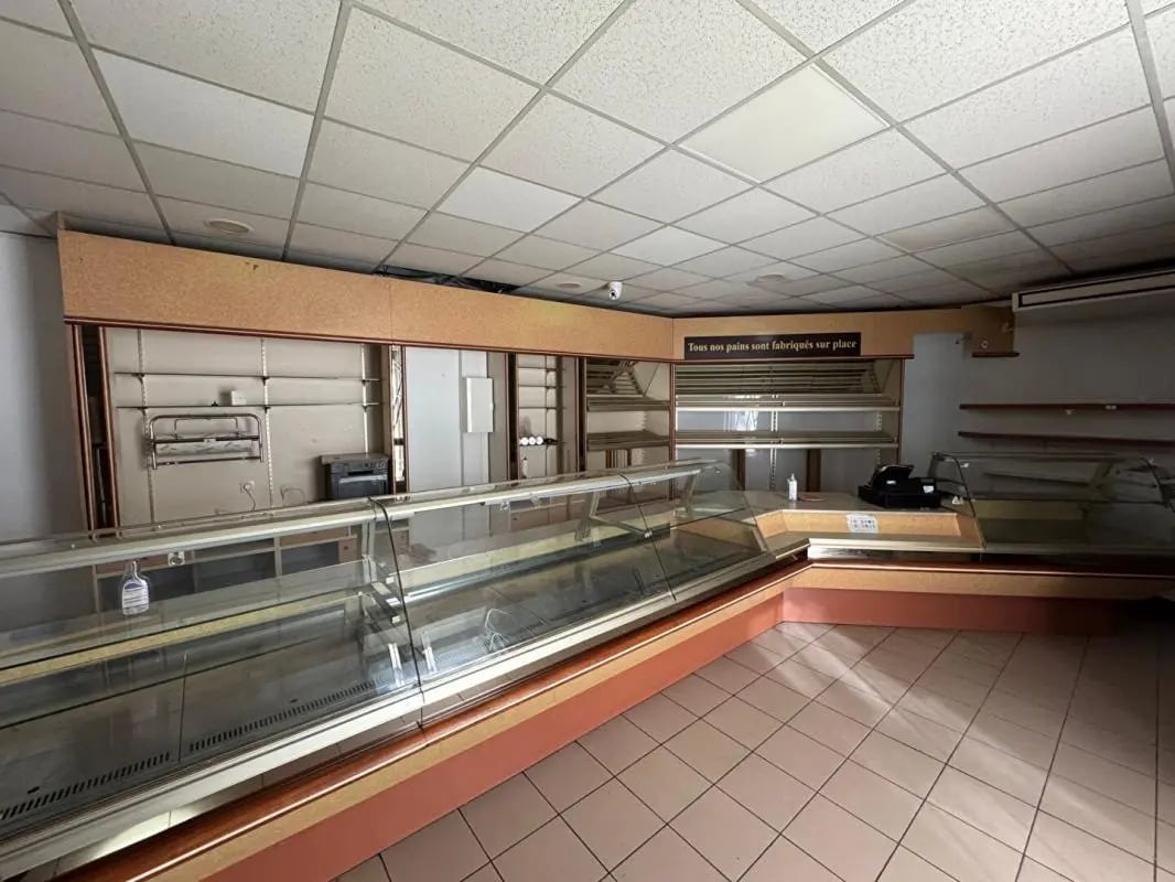 Retail in Toulouse for lease Building Photo- Image 1 of 5