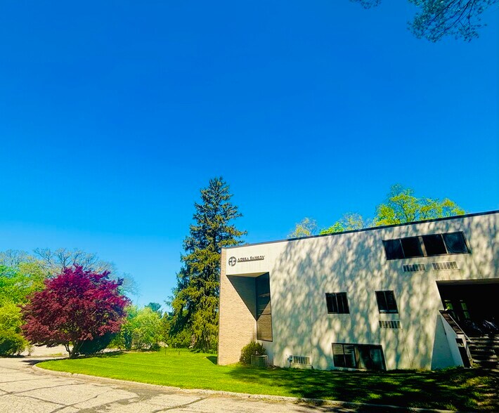 555 Pleasantville Rd, Briarcliff Manor Village, NY à louer - Photo du bâtiment - Image 2 de 5