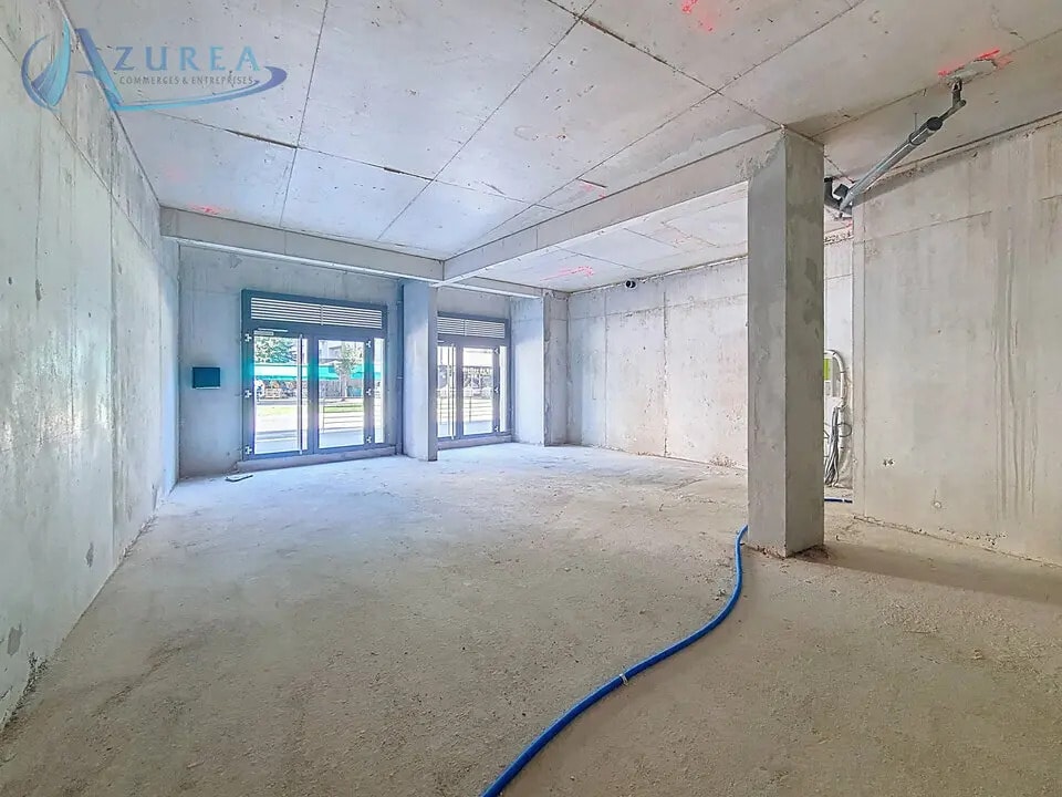 Retail in Nice for lease Interior Photo- Image 1 of 7