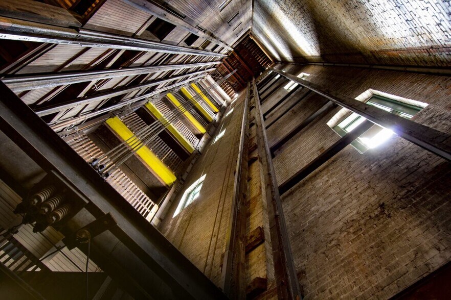 West Bottoms Portfolio portefeuille de 3 propriétés à vendre sur LoopNet.ca - Photo du bâtiment - Image 3 de 6