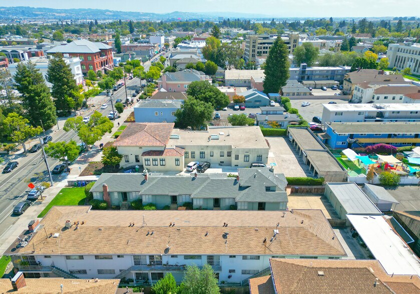 2216 Santa Clara Ave, Alameda, CA à vendre - Photo du bâtiment - Image 3 de 5