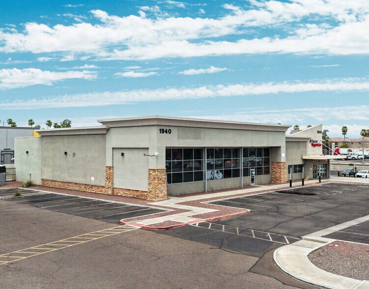 NWC 19th Ave & Glendale - Retail portefeuille de 2 propriétés à vendre sur LoopNet.ca - Photo du bâtiment - Image 3 de 16
