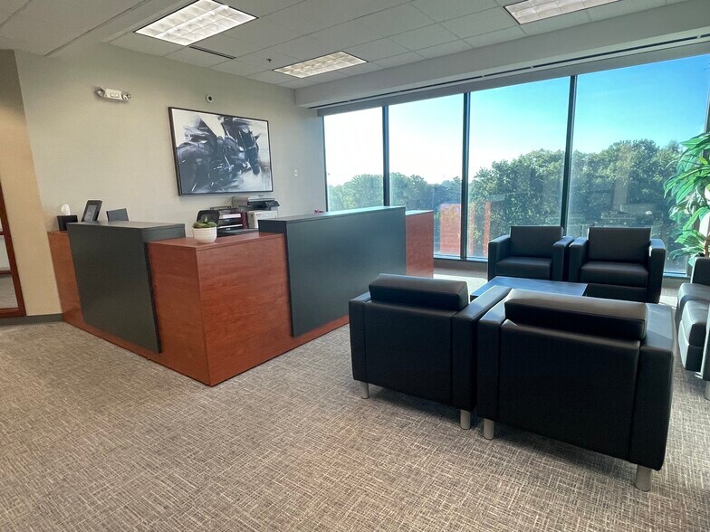 7310 Turfway Rd, Florence, KY for lease - Interior Photo - Image 3 of 6