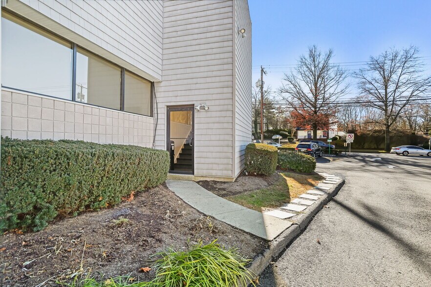 1155 E Putnam Ave, Riverside, CT à louer - Photo du bâtiment - Image 2 de 3
