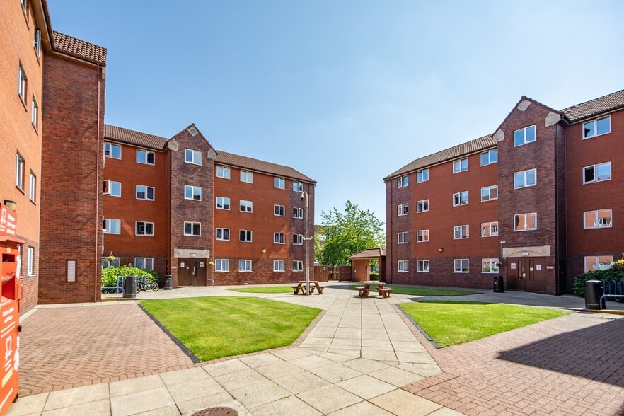 Thynne St, Bolton à vendre - Photo du bâtiment - Image 2 de 9