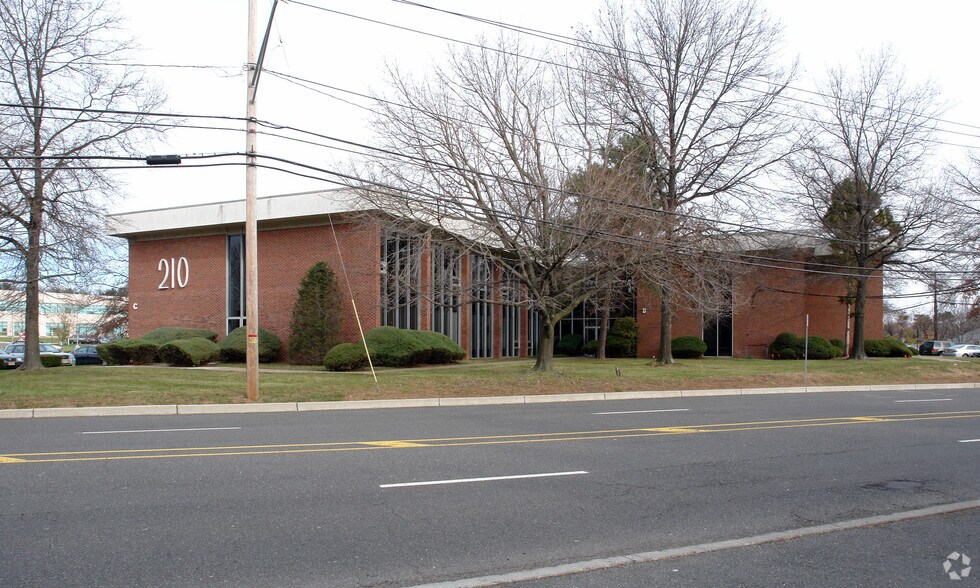 210 Summit Ave, Montvale, NJ à louer - Photo du bâtiment - Image 3 de 15