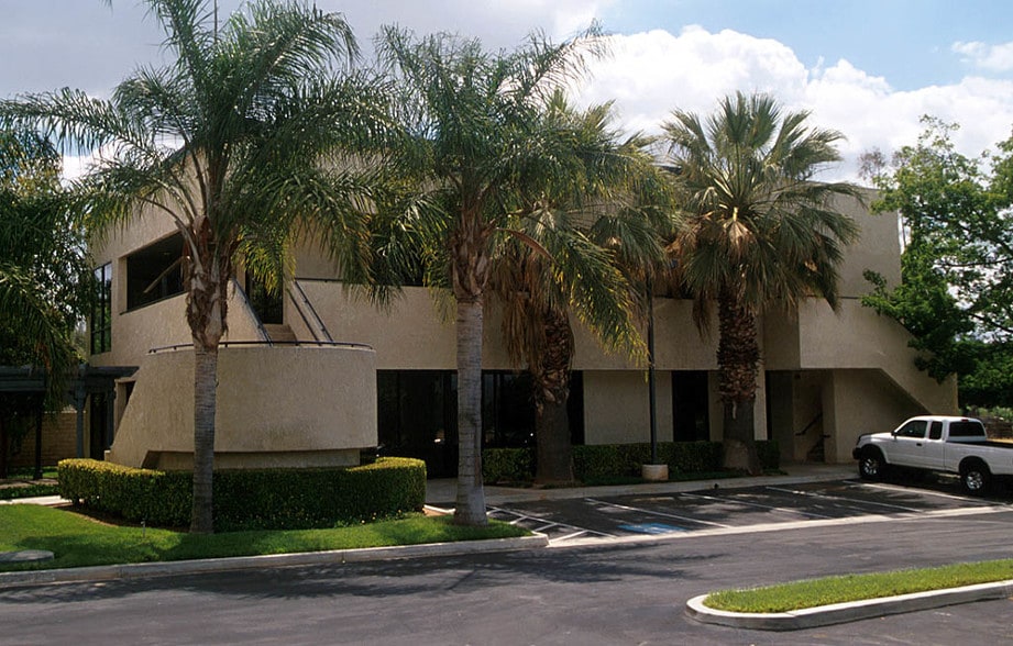 6830 Airport Dr, Riverside, CA for lease - Building Photo - Image 2 of 6