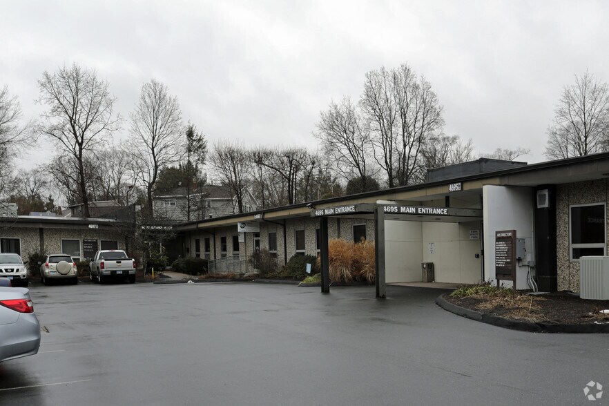 4695-4697 Main St, Bridgeport, CT à louer - Photo du bâtiment - Image 3 de 3