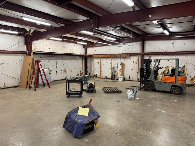 903 Francis Dr, Champaign, IL for sale - Building Photo - Image 2 of 8