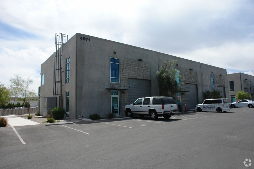 4071 Silvestri Ln, Las Vegas, NV à vendre - Photo du bâtiment - Image 1 de 35