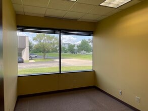 11492 Bluegrass Pky, Louisville, KY for lease Interior Photo- Image 2 of 4