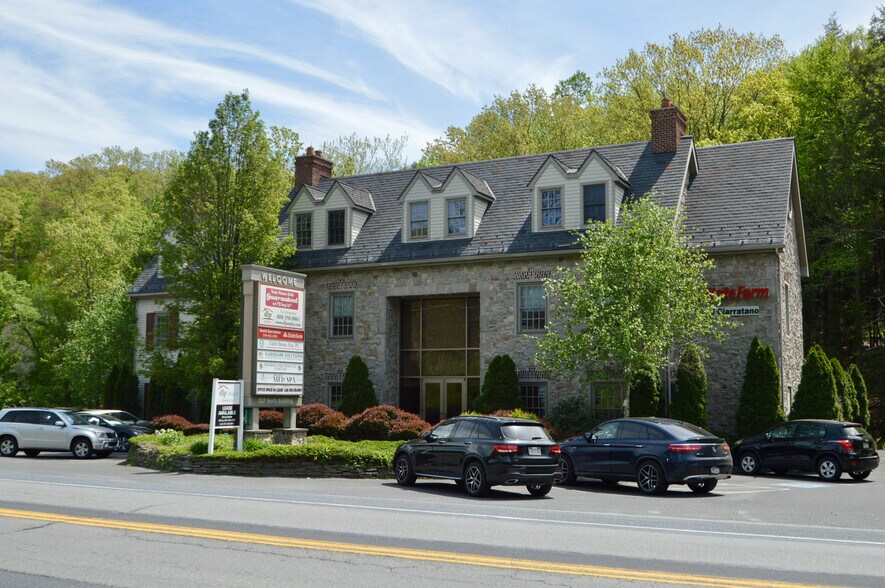 529 Seven Bridge Rd, East Stroudsburg, PA à louer - Photo du bâtiment - Image 2 de 20