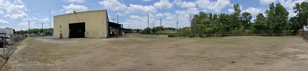 6015 Hump Rd, Hammond, IN à louer - Photo du bâtiment - Image 2 de 4