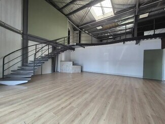 Plus de détails pour Commerce de détail à louer