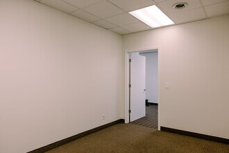 2101 Hennepin Ave, Minneapolis, MN for lease Interior Photo- Image 2 of 10