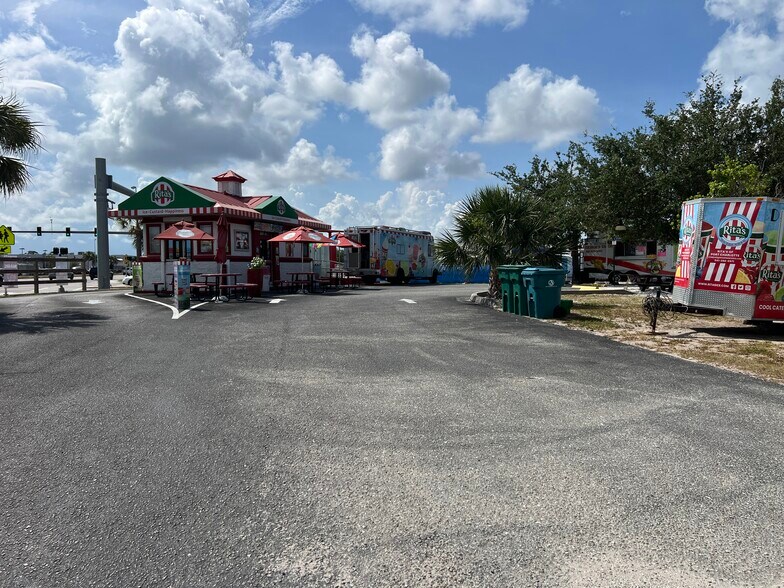 4255 Tamiami Trl, Port Charlotte, FL à louer - Photo du bâtiment - Image 3 de 3