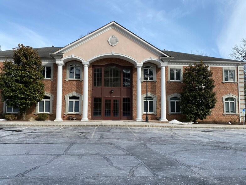 689 Valley Rd, Gillette, NJ à louer - Photo du bâtiment - Image 2 de 6