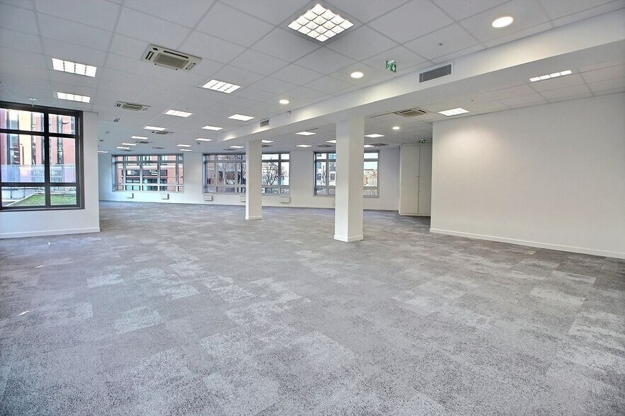 28-30 Rue De Cambrai, Paris for lease - Building Photo - Image 2 of 11
