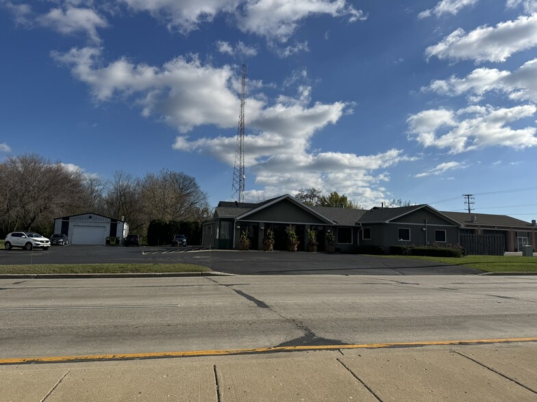 5923 Green Bay Rd, Kenosha, WI for sale - Building Photo - Image 2 of 7