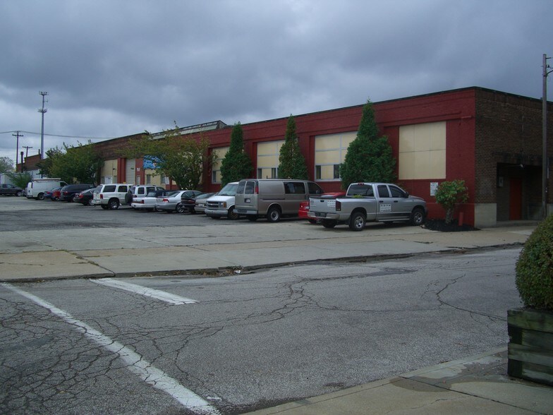 11201-11311 Franklin Blvd, Cleveland, OH for lease - Primary Photo - Image 1 of 10
