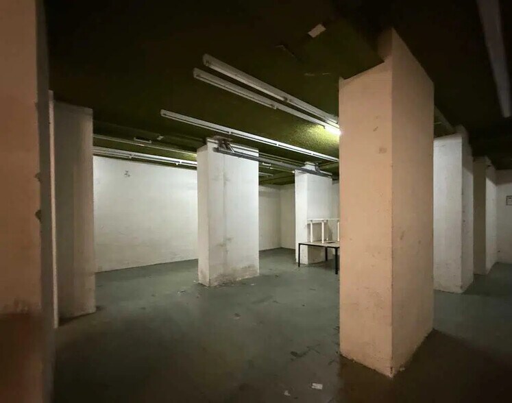 Commerce de détail dans Paris à louer - Photo du bâtiment - Image 3 de 5