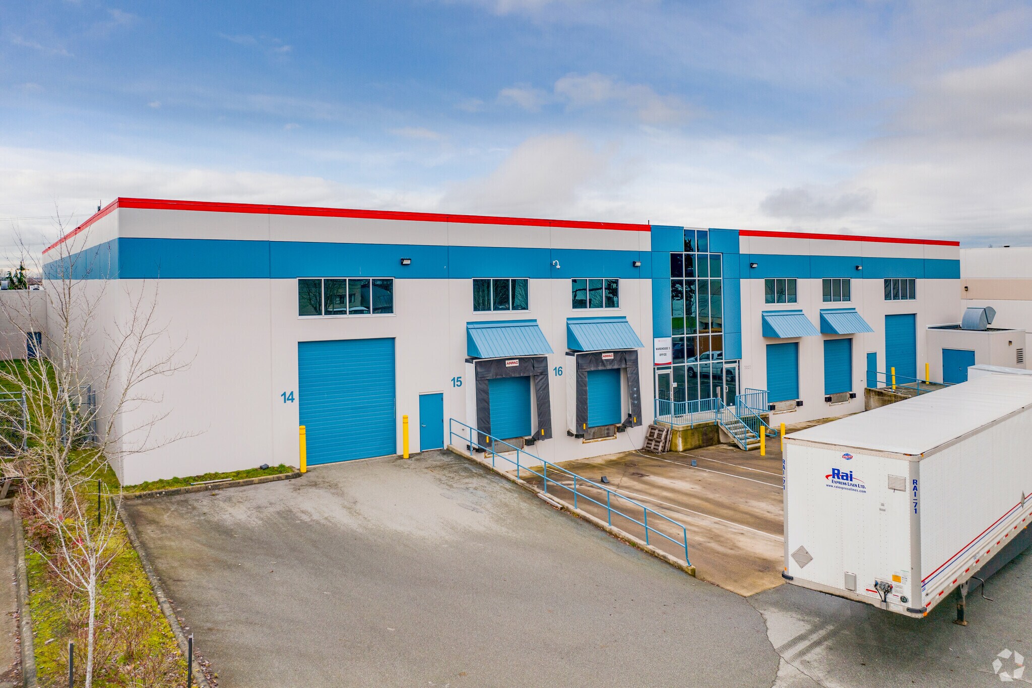 7027 Venture St, Delta, BC à louer Photo du bâtiment- Image 1 de 4