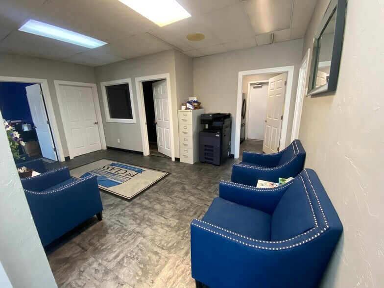 202 W Lakeway Rd, Gillette, WY à vendre - Photo du bâtiment - Image 3 de 14