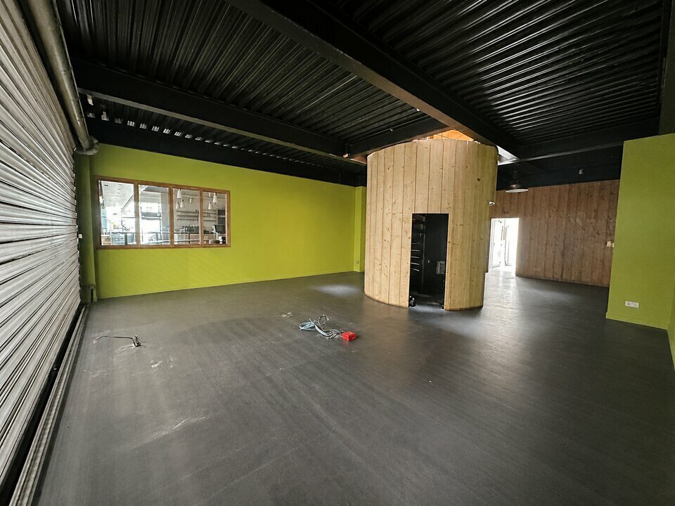 Retail in Le Havre for lease Interior Photo- Image 1 of 7