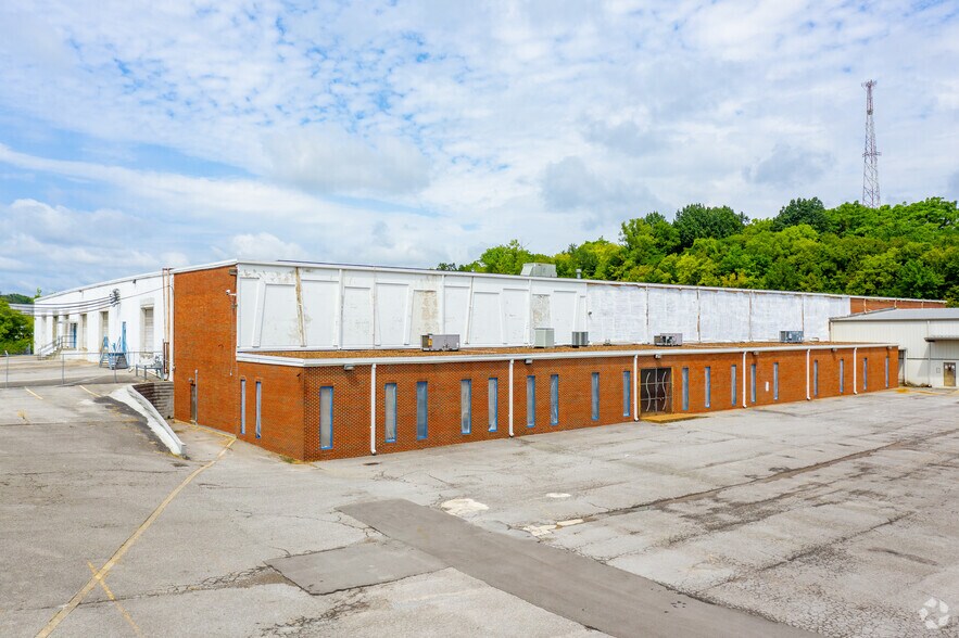 1944-1973 Southerland Dr, Nashville, TN for lease - Primary Photo - Image 1 of 11