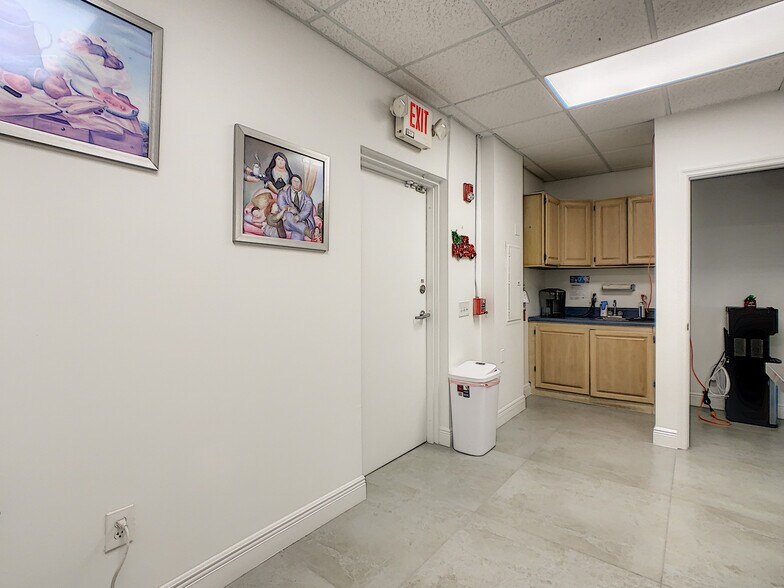 777 SE 20th St, Fort Lauderdale, FL à louer - Photo intérieure - Image 3 de 57