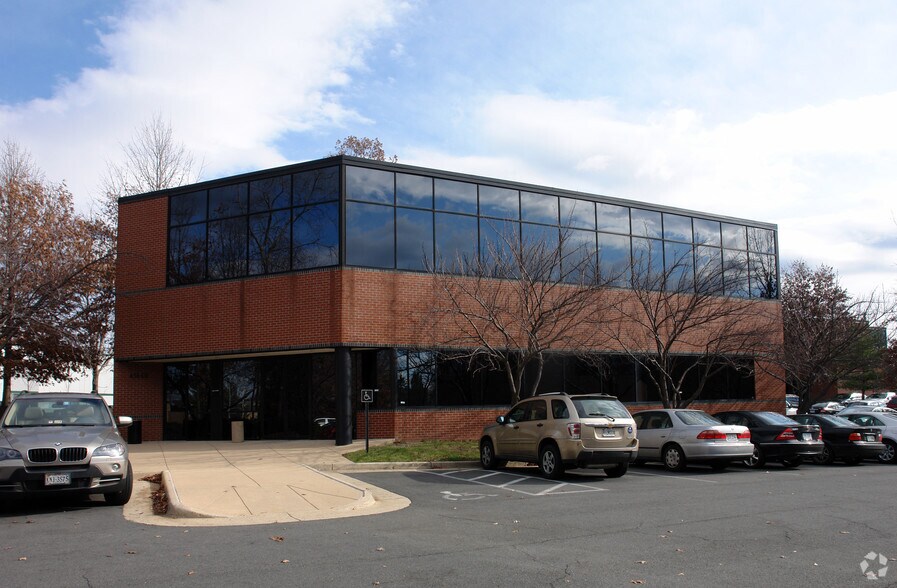 45640 Willow Pond Plz, Sterling, VA à louer - Photo du bâtiment - Image 3 de 11