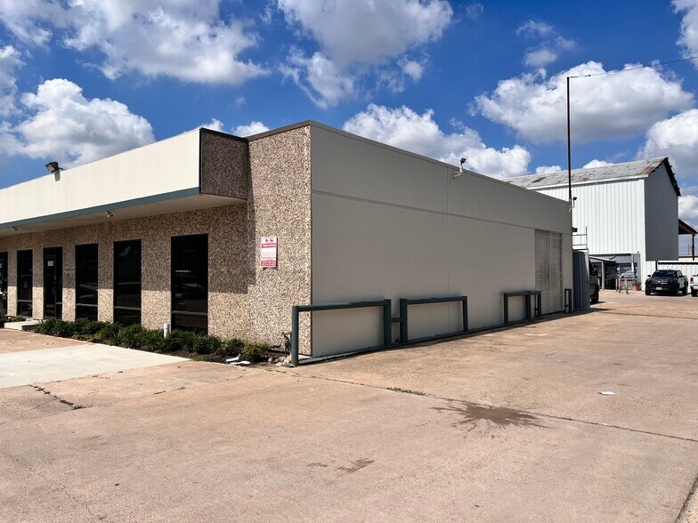 5900-5928 Allday Dr, Houston, TX for lease - Building Photo - Image 2 of 26