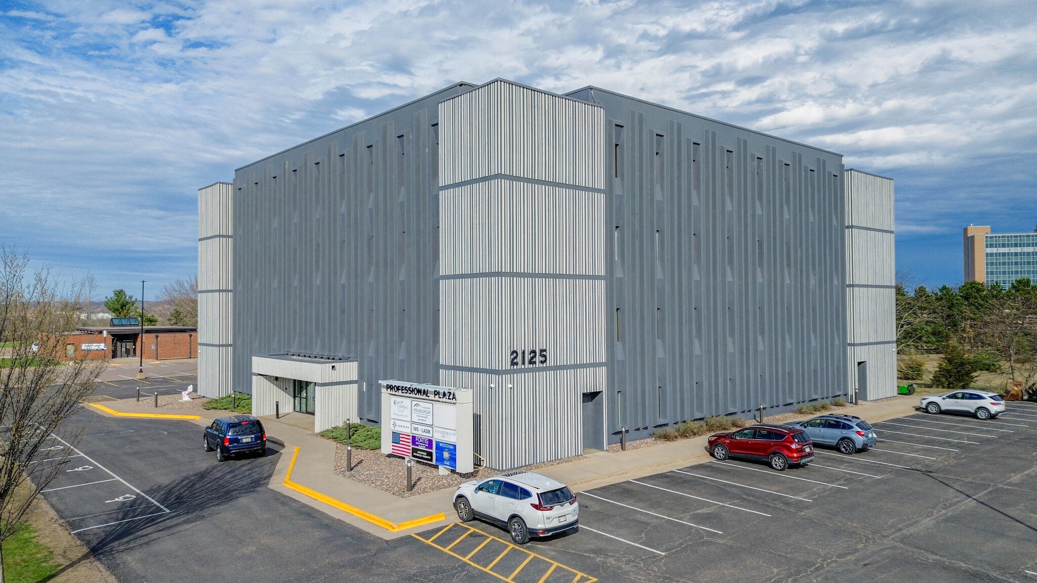 2125 Heights Dr, Eau Claire, WI for lease Primary Photo- Image 1 of 22