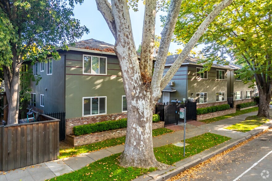 2811 F St, Sacramento, CA à vendre - Photo du bâtiment - Image 1 de 37