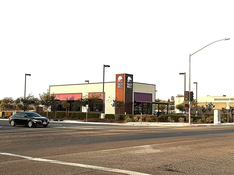 2605 Hosking Ave, Bakersfield, CA for sale - Building Photo - Image 3 of 15