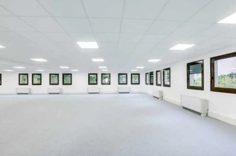 Office in Villeurbanne for lease - Building Photo - Image 3 of 7